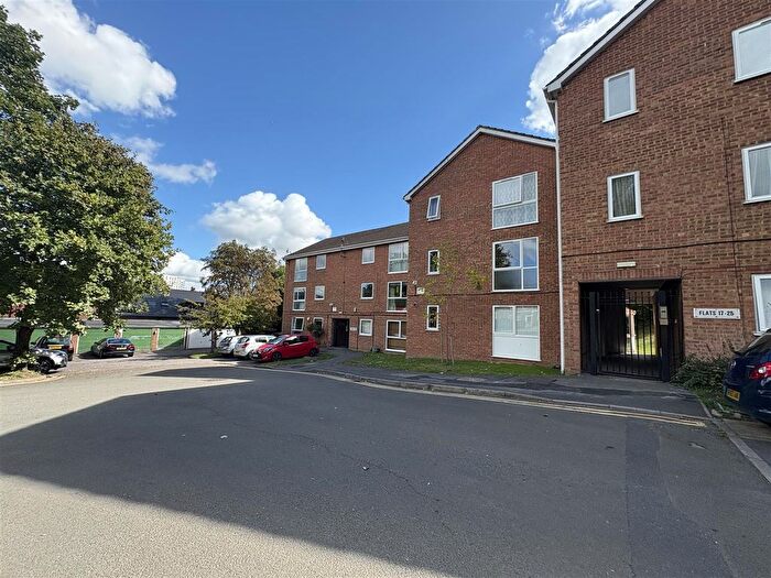 2 Bedroom Flat To Rent In Epping Close, Reading, Berkshire, RG1