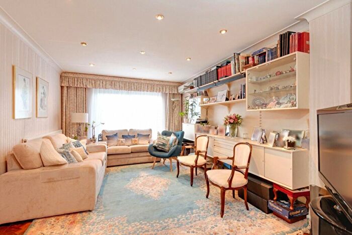 5 Bedroom Detached House For Sale In Hendon Avenue, Finchley, N3