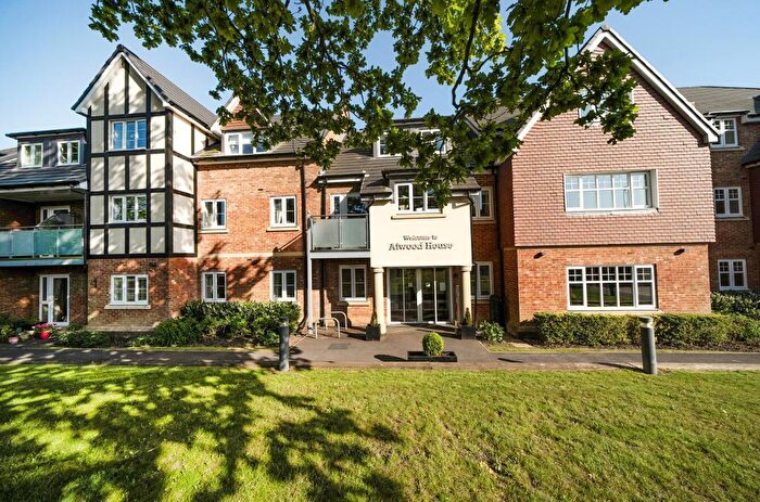 2 Bedroom Flat For Sale In Addington Road, Sanderstead, Surrey, CR2