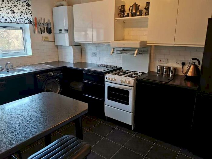 2 Bedroom Flat To Rent In Rowan Court, Folkestone, CT20
