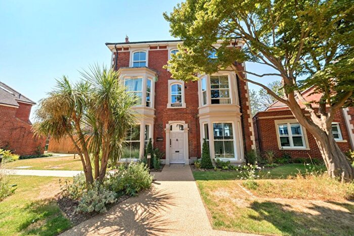 2 Bedroom Flat For Sale In Juniper Gardens, Southsea, Hampshire, PO5