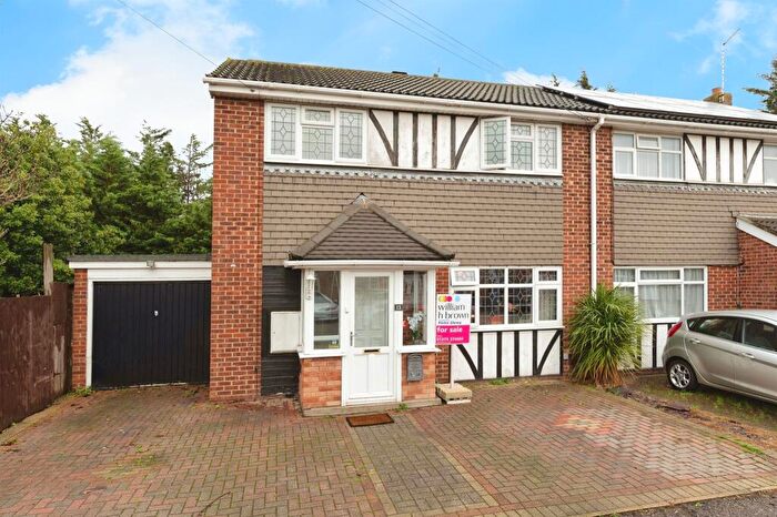 3 Bedroom Semi-Detached House For Sale In Pinewood Close, Stanford-Le-Hope, SS17