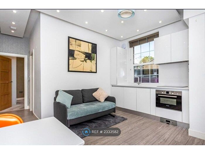 1 Bedroom Flat To Rent In Stepney Green, London, E1