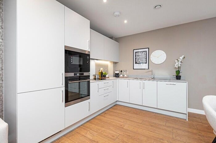 2 Bedroom Apartment For Sale In Suttons Lane, Havering, Hornchurch, RM12