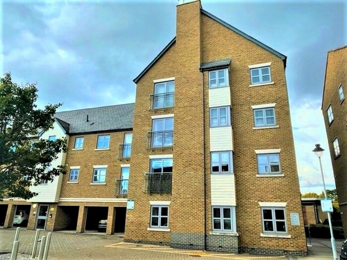 2 Bedroom Flat To Rent In Sheepen Place, Colchester, CO3
