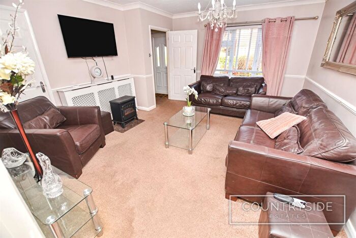 3 Bedroom Semi-detached House For Sale In Blackwater, Thundersley, SS7
