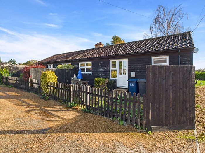 2 Bedroom Bungalow To Rent In Dolls Cottage, New Farm, Green End, Landbeach, Cambridge, CB25