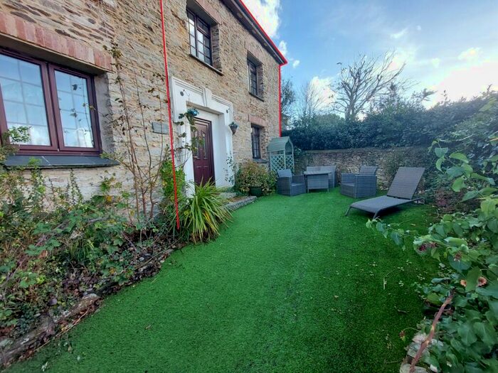 5 Bedroom Cottage To Rent In Glenview, Tywardreath, Par, PL24