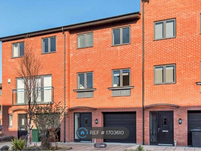 3 Bedroom Terraced House To Rent In Cable Place, Leeds, LS10