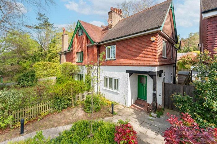 3 Bedroom Semi-Detached House For Sale In Sanderstead Road, Sanderstead, CR2