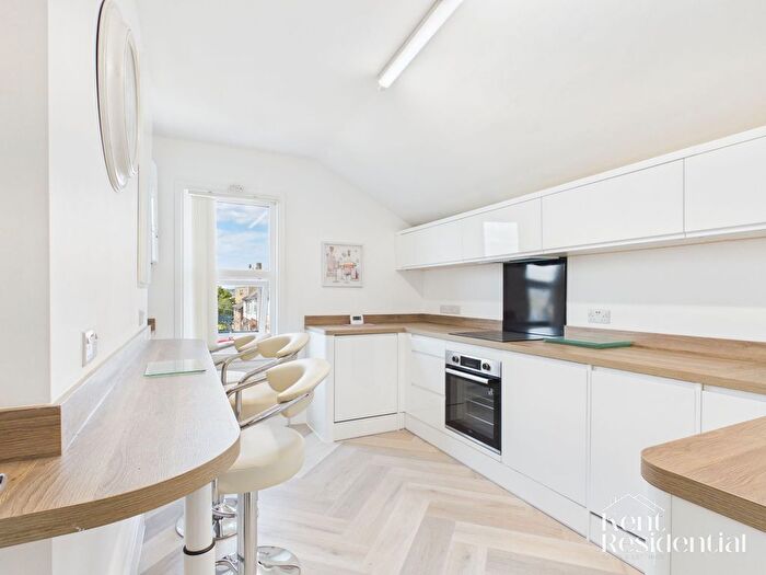 1 Bedroom Flat To Rent In Institute Road, Chatham, ME4