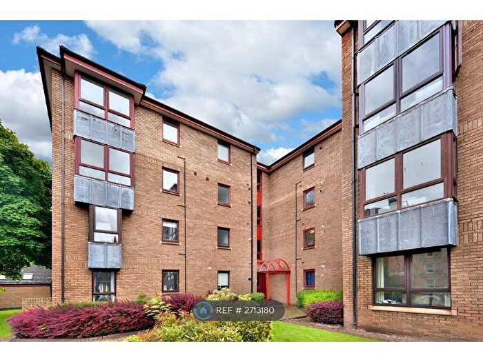 3 Bedroom Flat To Rent In Sienna Garden, Edinburgh, EH9