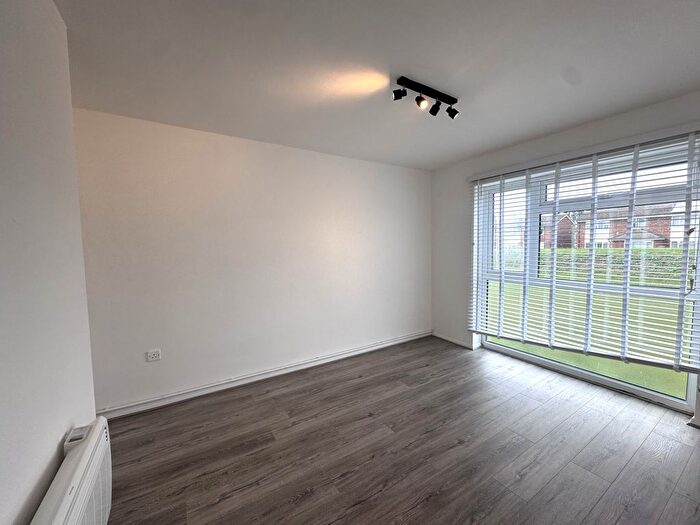 1 Bedroom Flat To Rent In Western Way, Sandy, SG19