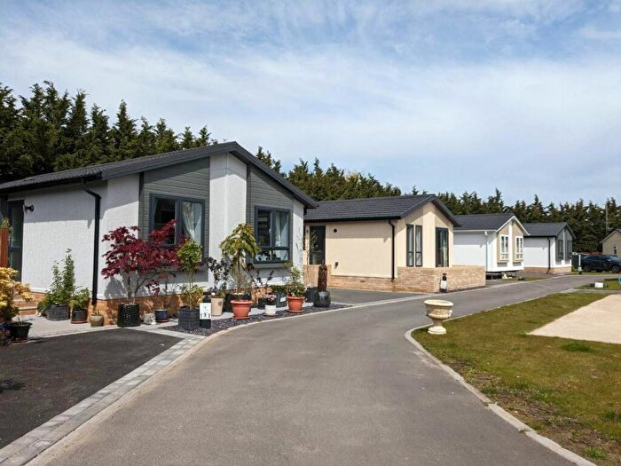 2 Bedroom Park Home For Sale In Countryside Location, Cambs Norfolk Border, PE14