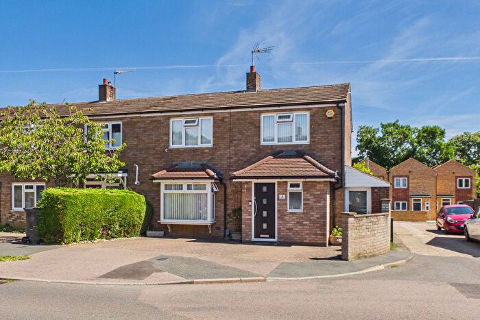 4 Bedroom Semi-Detached House For Sale In Micklefield Road, Hemel Hempstead, HP2