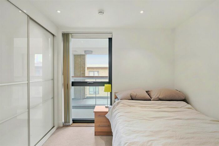 1 Bedroom Flat To Rent In Canalside Square, Angel, N1
