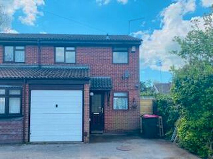 2 Bedroom House To Rent In West Green, RH11