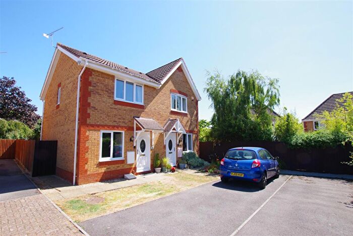 2 Bedroom Semi-Detached House For Sale In Thetford Way, Taw Hill, Swindon, SN25