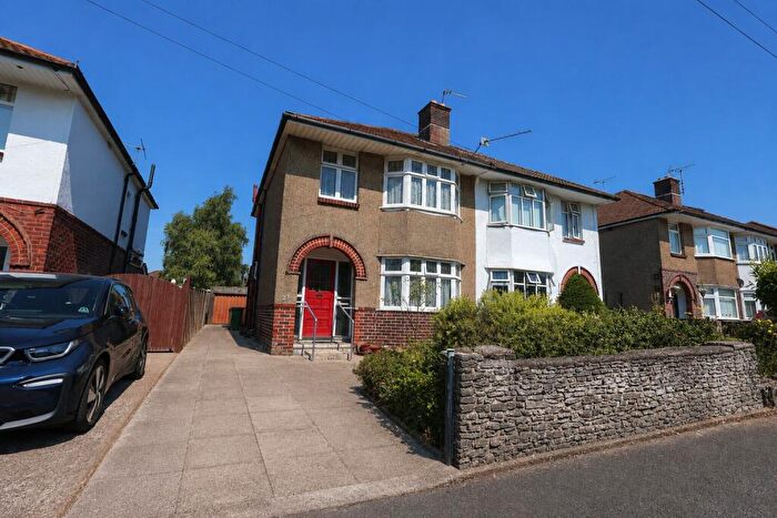 3 Bedroom Semi-Detached House For Sale In Regents Park, Southampton, SO15