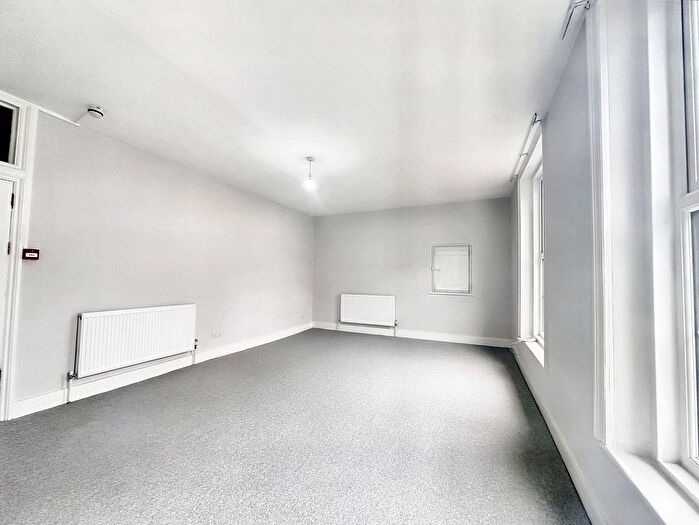 1 Bedroom Flat To Rent In High Street, Uxbridge, UB8