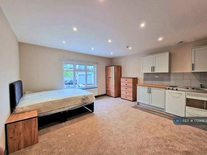 Studio To Rent In Station Road, Northfield, Birmingham, B31