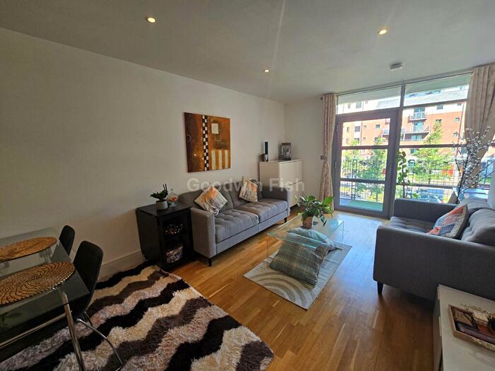 2 Bedroom Apartment To Rent In The Lock, Whitworth Street West, Southern Gateway, M1