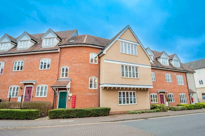 2 Bedroom Apartment To Rent In White Hart Way, Dunmow, CM6