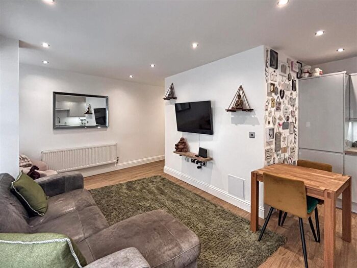 2 Bedroom Apartment For Sale In Walton Road, Wellesbourne, CV35