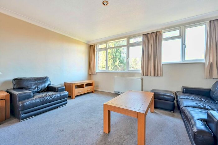 2 Bedroom Flat To Rent In Woking, Woking, GU22