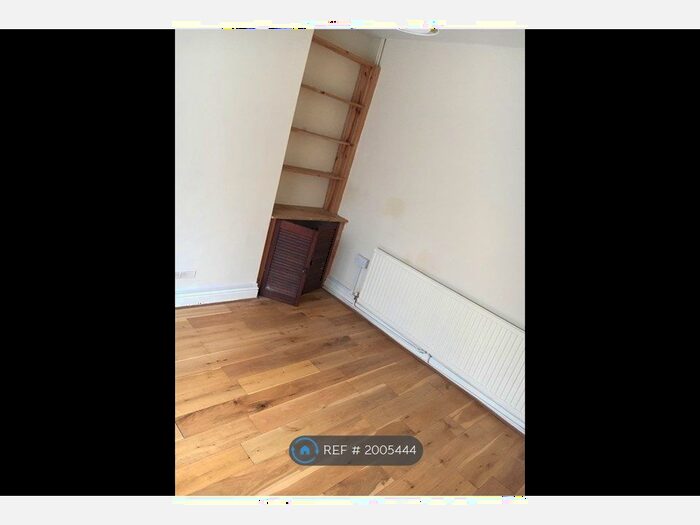 3 Bedroom Terraced House To Rent In Victoria Parade, Bristol, BS5