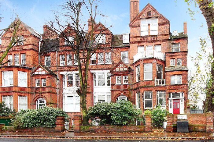 3 Bedroom Flat To Rent In Fitzjohn's Avenue, Hampstead, NW3