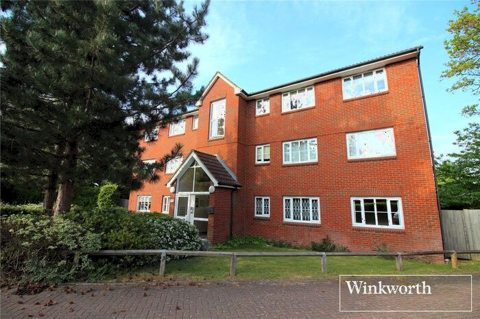 2 Bedroom Flat To Rent In Croft Court, Borehamwood, Hertfordshire, WD6