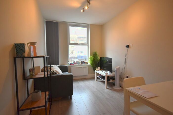 1 Bedroom Flat To Rent In Mitcham Road, London, SW17