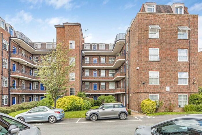 Studio To Rent In Western Avenue, London, W5