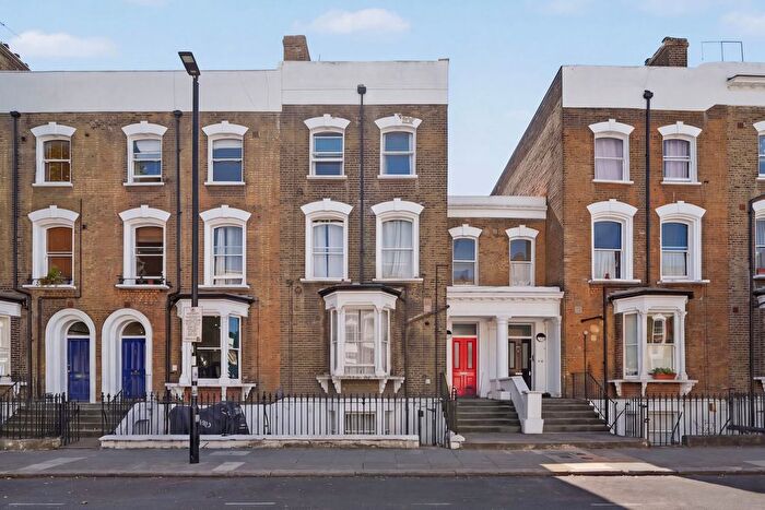 2 Bedroom Flat For Sale In Grosvenor Avenue, London, N5