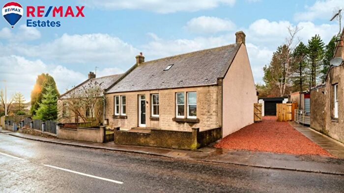 4 Bedroom Semi-Detached House For Sale In Ecclesmachan Road, Uphall, EH52