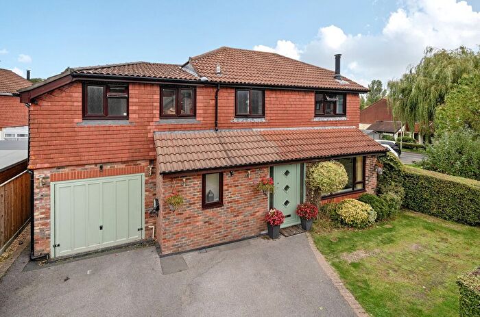 4 Bedroom Detached House For Sale In Willowdale Close, Petersfield, GU32
