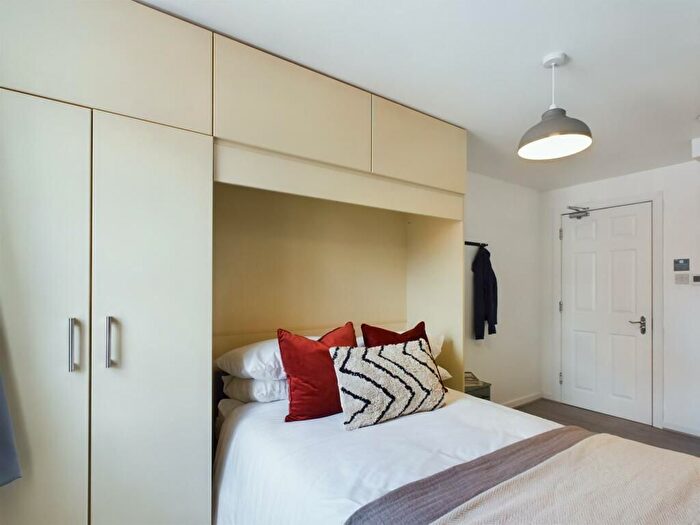 6 Bedroom Flat To Rent In Acomb Street, Manchester, M14