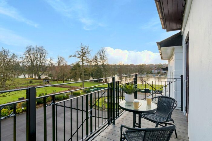 1 Bedroom Flat To Rent In Derwent, Thamesfield Village, - Wargrave Road, Henley-On-Thames, Oxfordshire, RG9