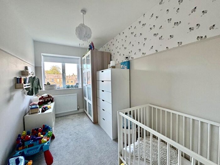 3 Bedroom Semi-Detached House For Sale In Westcliffe Road, Cleckheaton, BD19