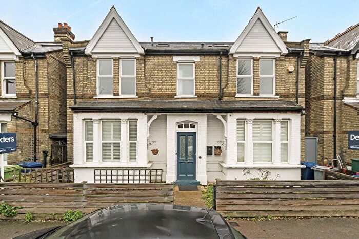 2 Bedroom Flat For Sale In Hastings Road, Ealing, W13