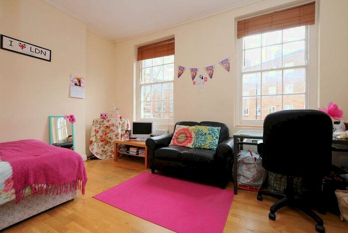 3 Bedroom Flat To Rent In Tysoe Street, London, EC1R