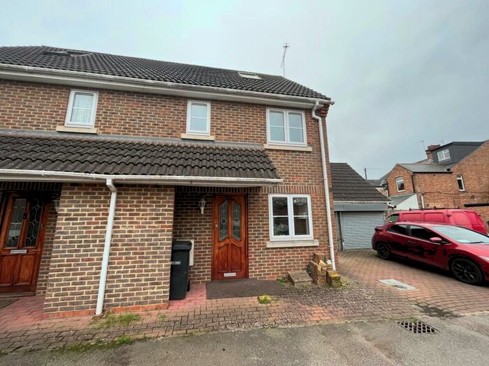 3 Bedroom End Of Terrace House To Rent In Waverley Road, St. Albans, AL3