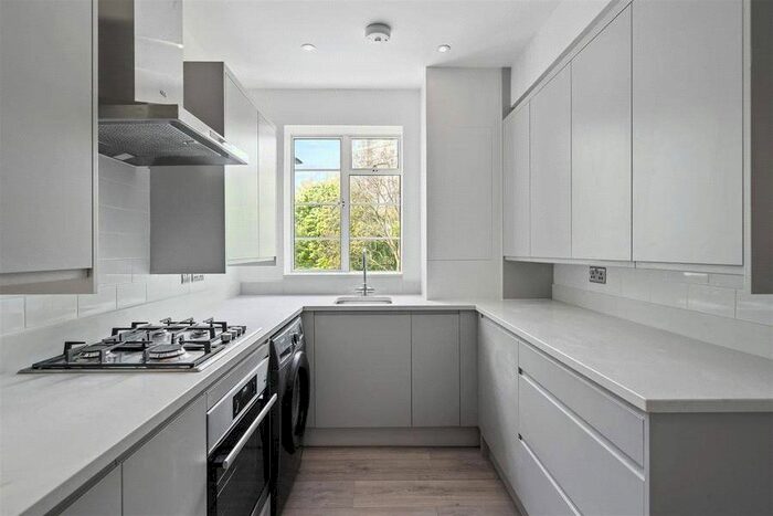 3 Bedroom Flat To Rent In Hamilton Court, Maida Vale, W9