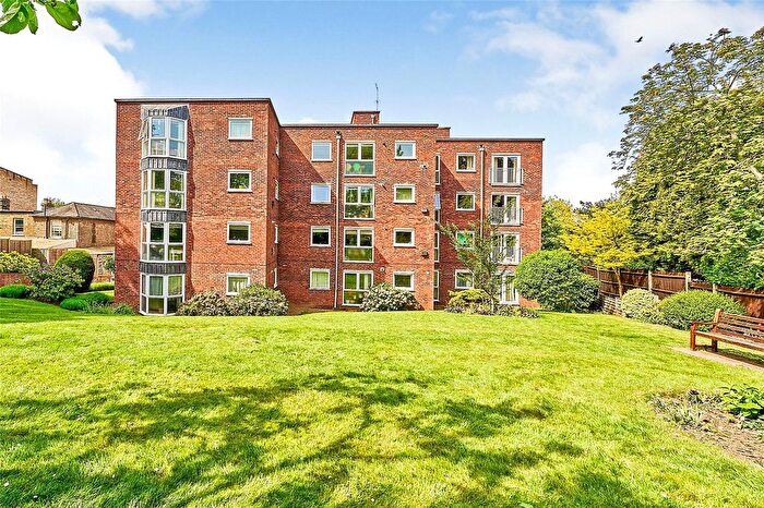 1 Bedroom Flat For Sale In Queens Road, Kingston Upon Thames, KT2