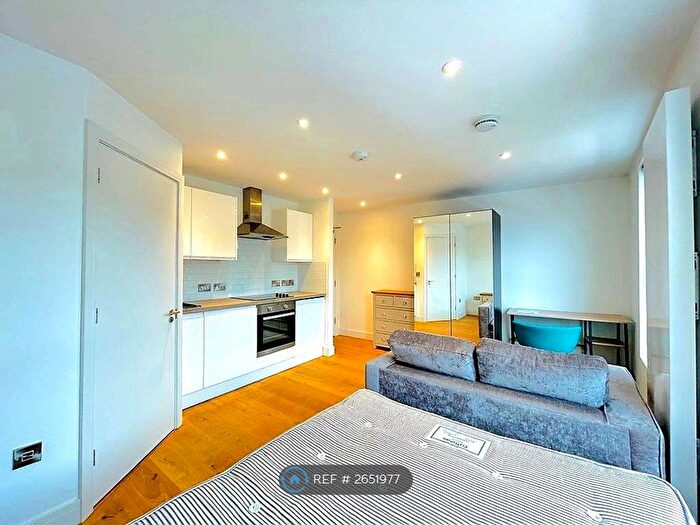 Studio To Rent In Uxbridge Road, London, W12