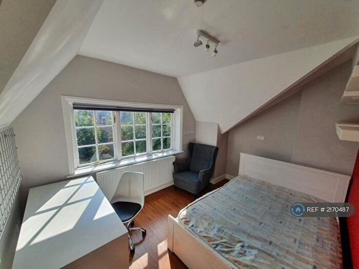 Studio To Rent In To St James Road, Leicester, LE2