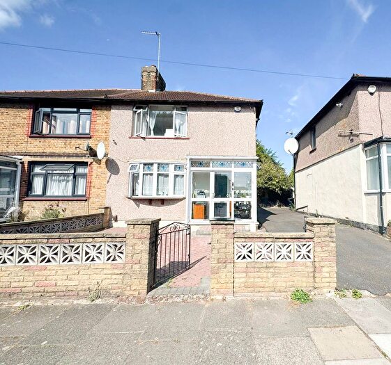 3 Bedroom Terraced House To Rent In Dunholme Road, Edmonton, N9