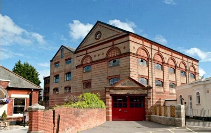 2 Bedroom Flat To Rent In Seamoor Road, Bournemouth, Dorset, BH4