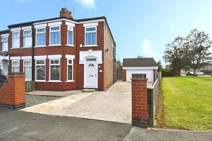 3 Bedroom Semi-Detached House For Sale In Ellesmere Avenue, Hull, HU8